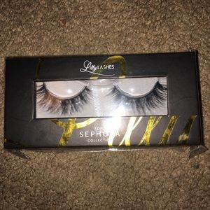 One set of Lilly Lashes
